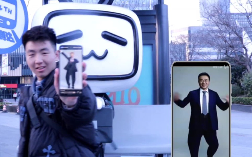 在小电视旁边播放陈睿跳科目三!