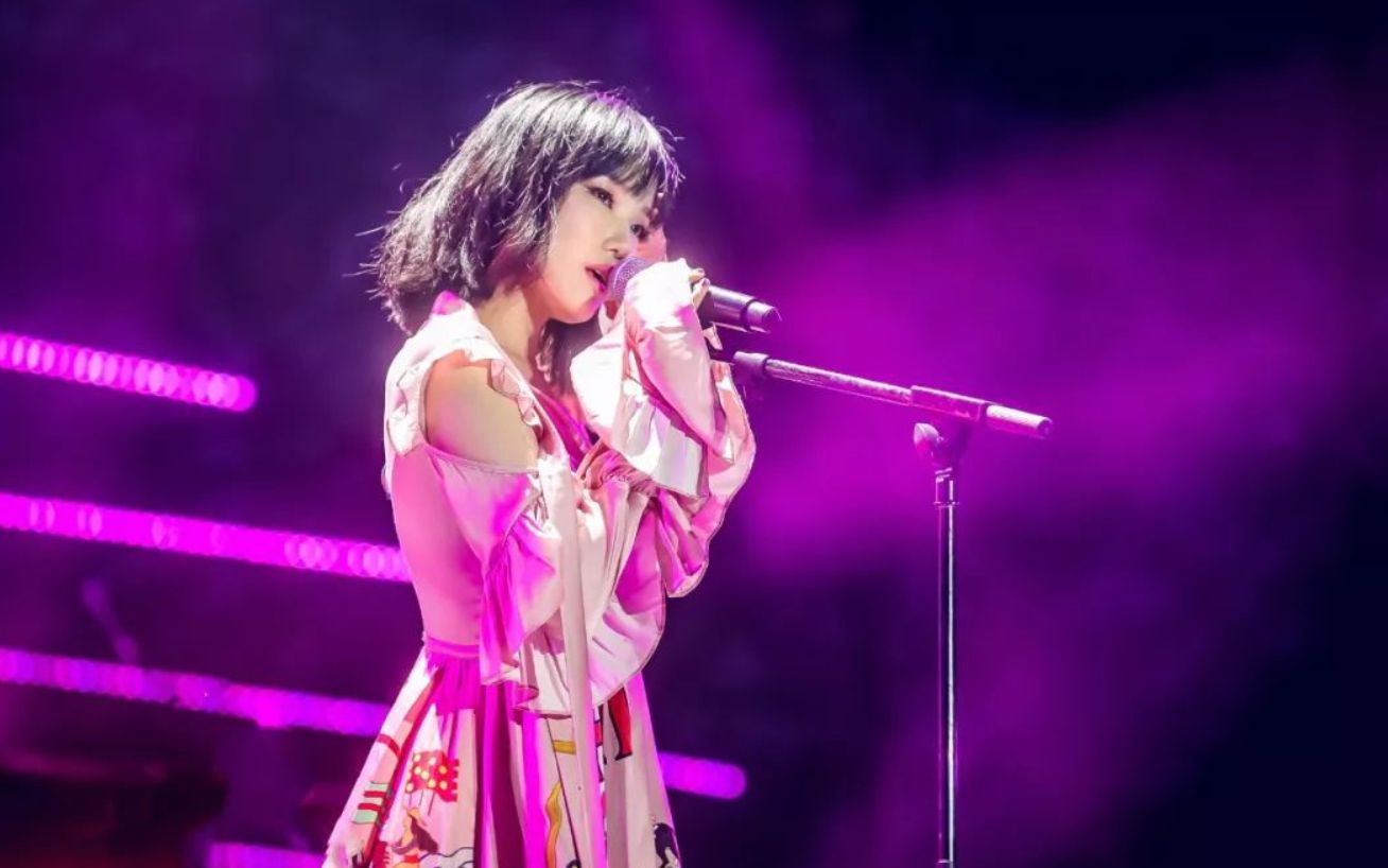 黄龄的这首《痒》,除了她本人,几乎没有人能唱出这个味道_哔哩哔哩