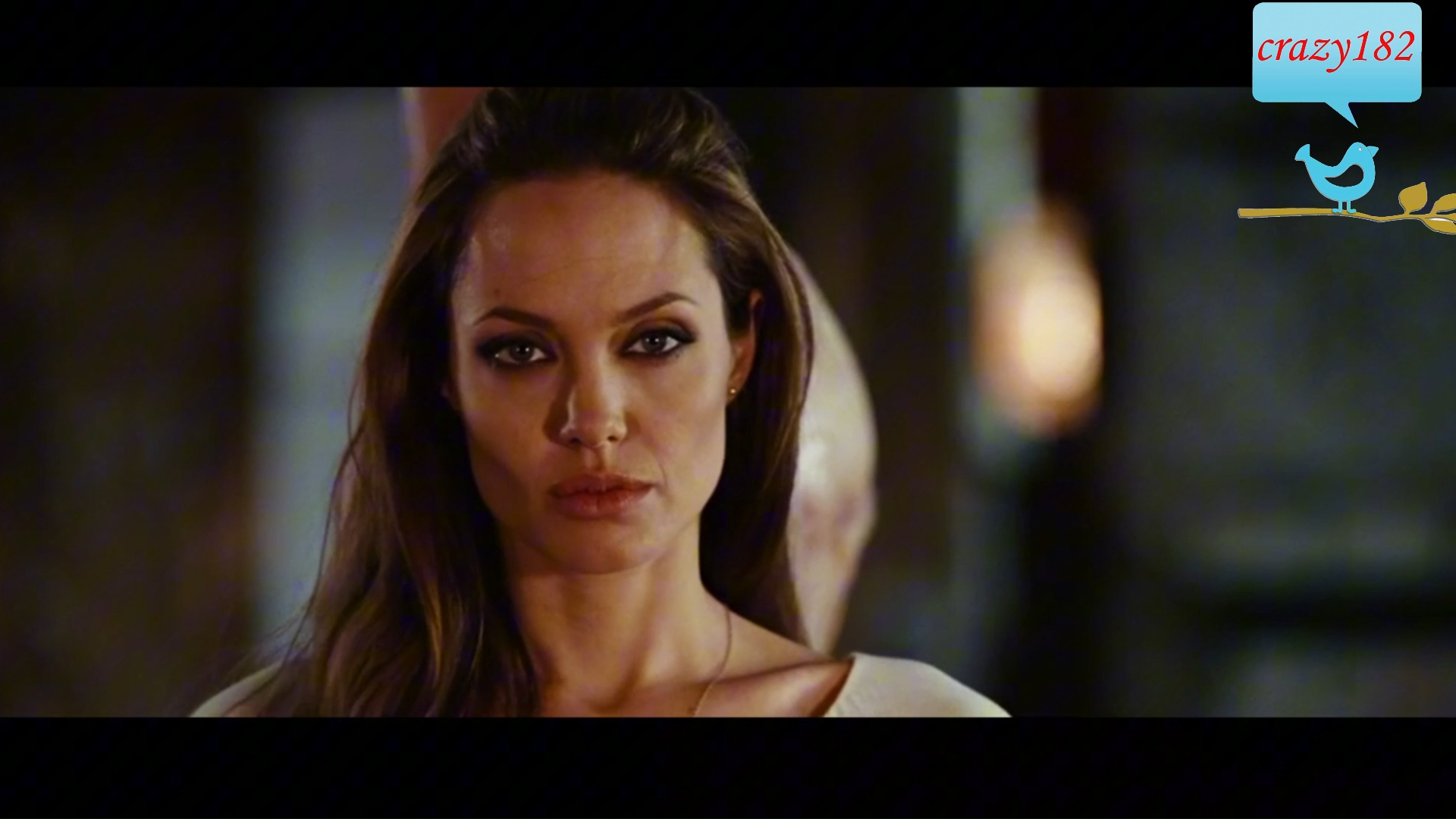 安排第一次任务-安吉丽娜朱莉经典电影刺客联盟-13