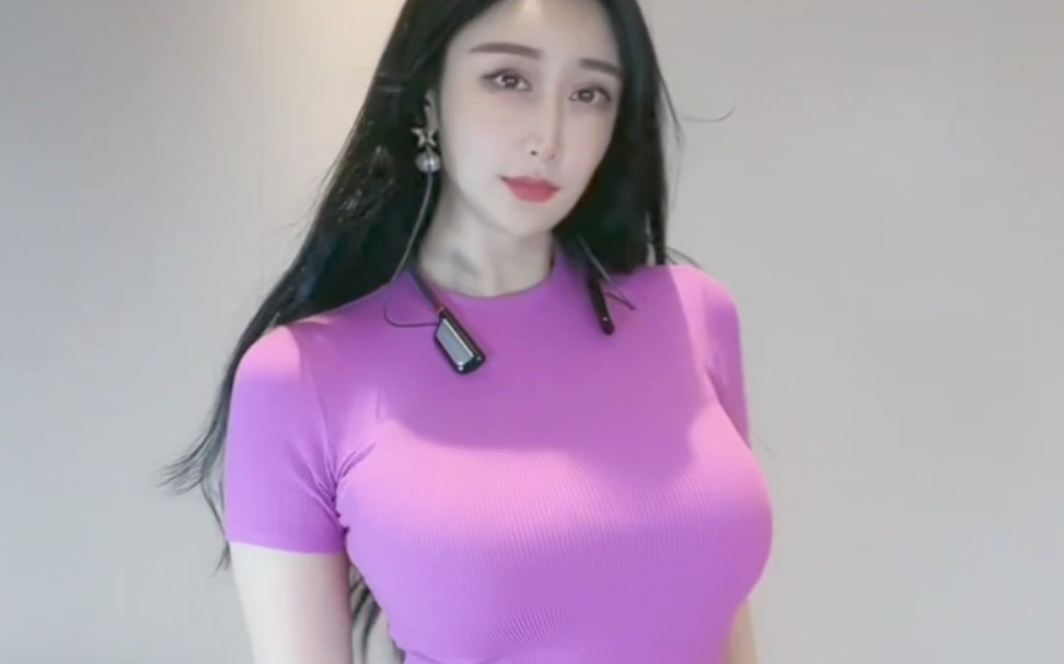 妮萨:模特走秀,身材超好