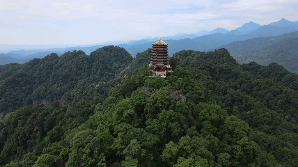 青城山老君阁航拍,这里可以俯瞰青城山全景.