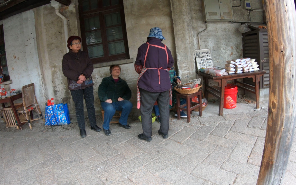 同里古镇本地居民聊天,哪位给翻译一下~o(〃▽〃)o