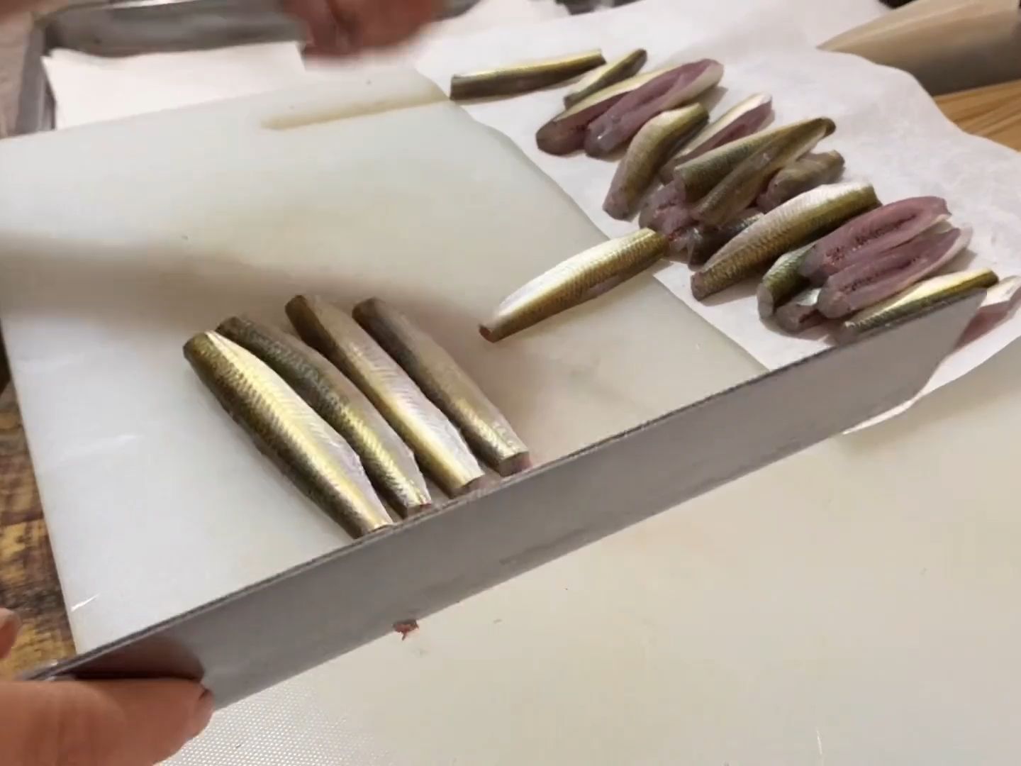 这种超级脆口的蓝刀鱼生扣,牙齿不好的人只能站在旁边流口水