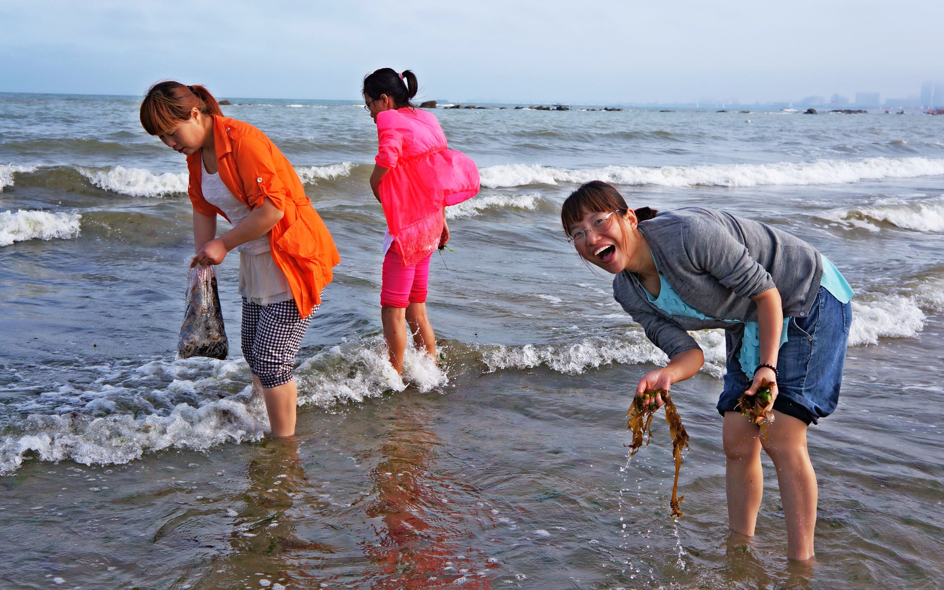 琼海红石滩赶海图片