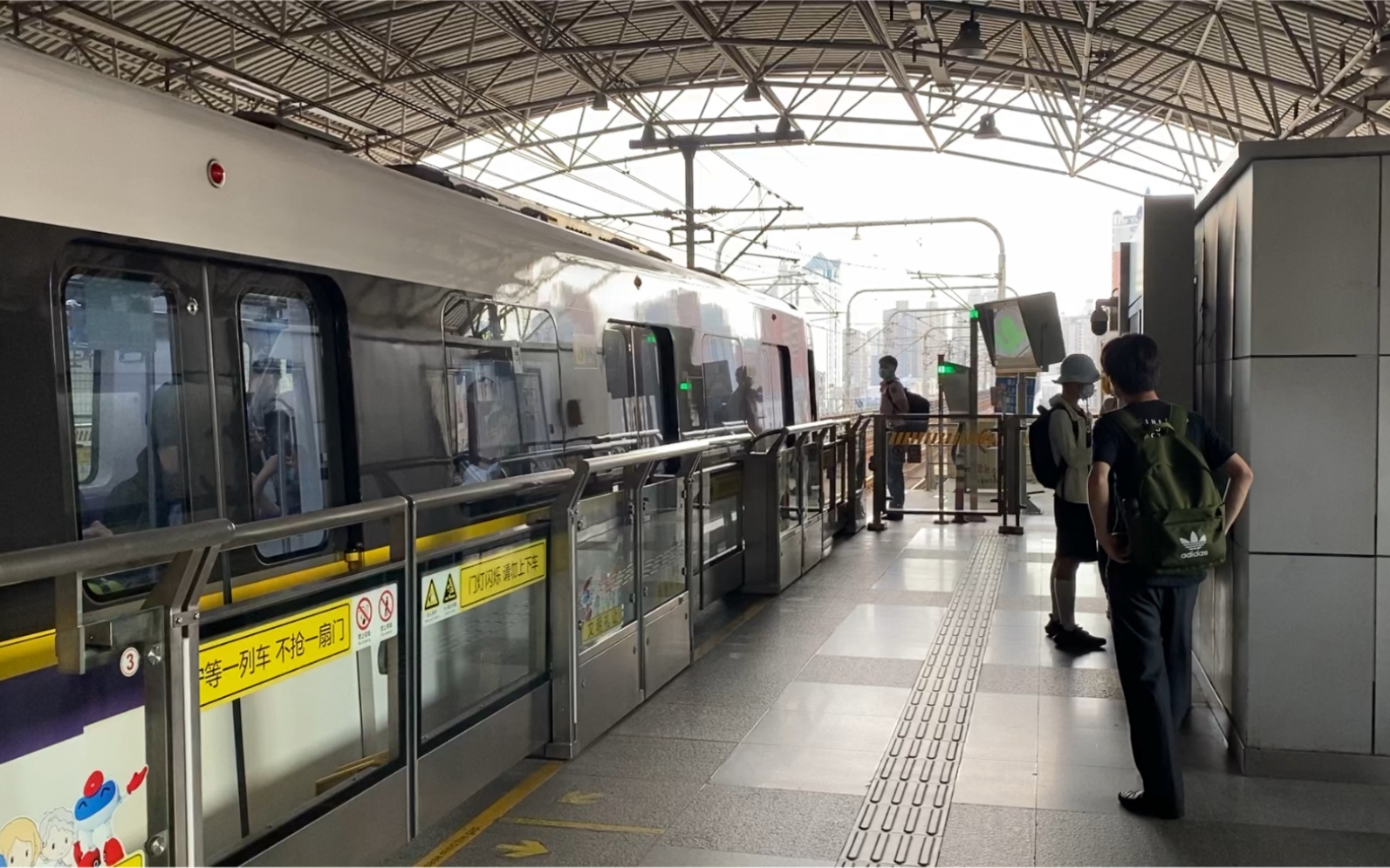 【上海地铁】3号线04a02型列车宝山路站出站