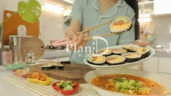 Télécharger la video: 【PlanD | 中字 | 6.23】北村两日游&逛吃购物&民宿 | 香蕉肉桂吐司、糯米年糕、猪肉汤饭、炸鸡&啤酒、紫菜包饭、面片汤 | 7月底回归预告