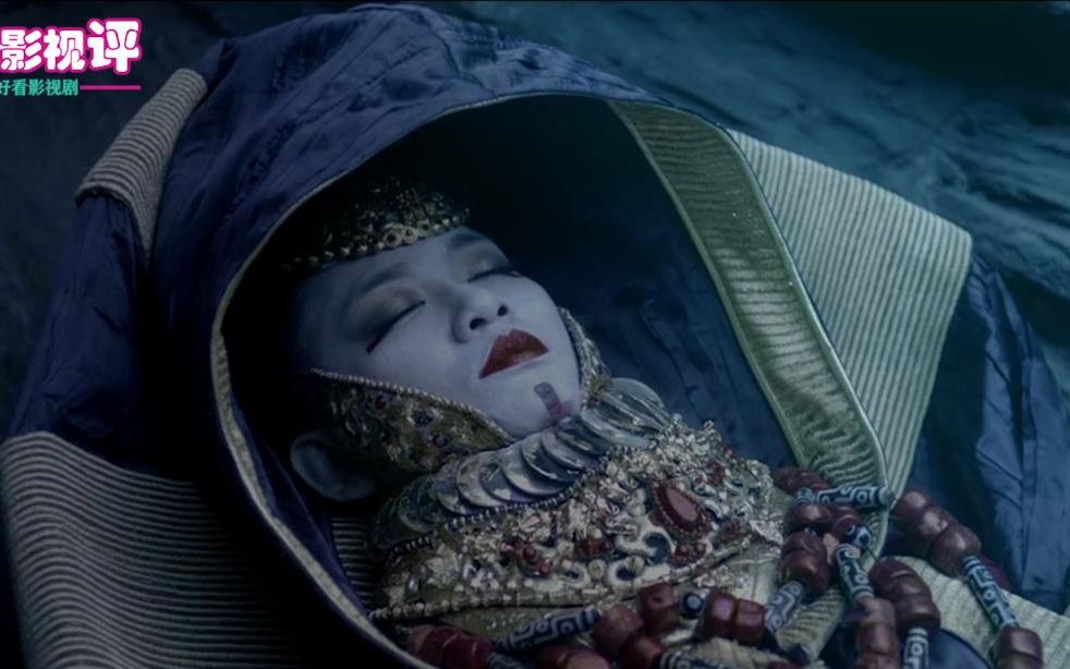 棺木中女尸面具被揭开看到女王的面容众人顿时呆住了