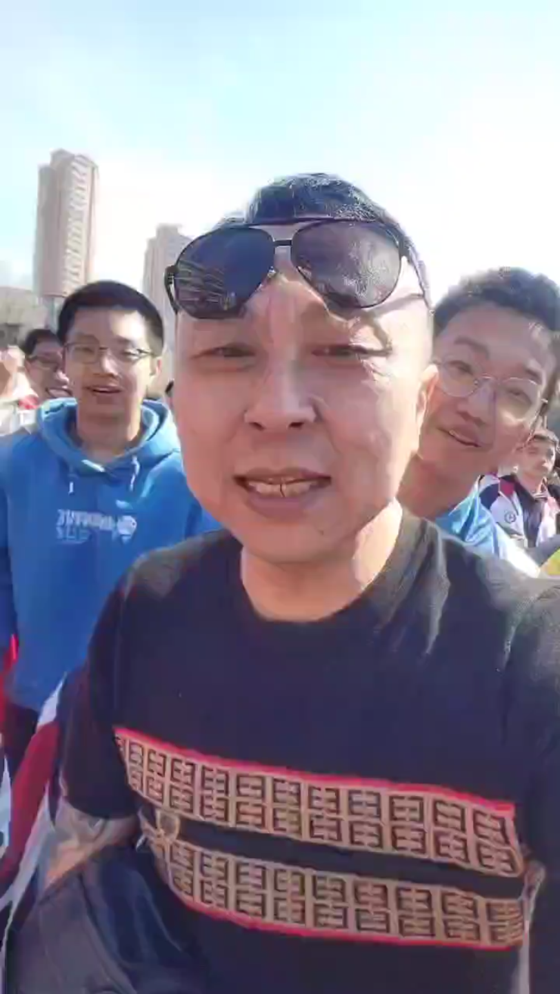 神鹰哥去学校做反对校园霸凌思想工作,神鹰哥你是我的英雄