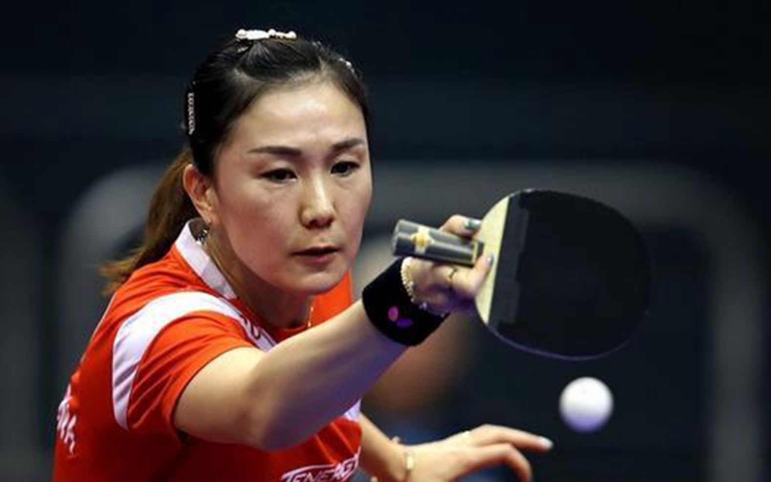 单晓娜直板正胶对阵削球乒乓球传统快攻打法威力十足