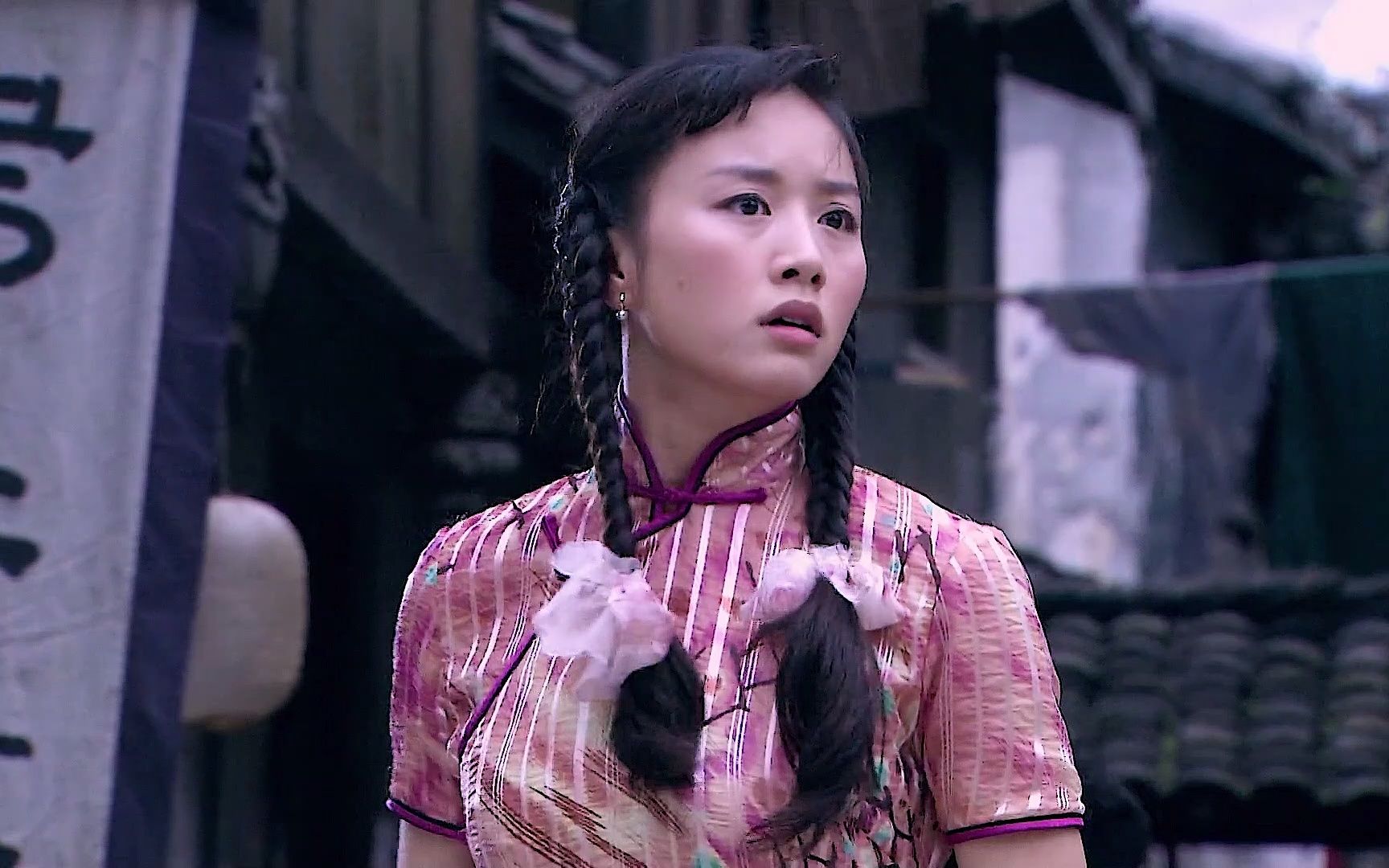 锁侠:鬼子企图强行祸害美女,不料奇侠从天而降将其歼灭