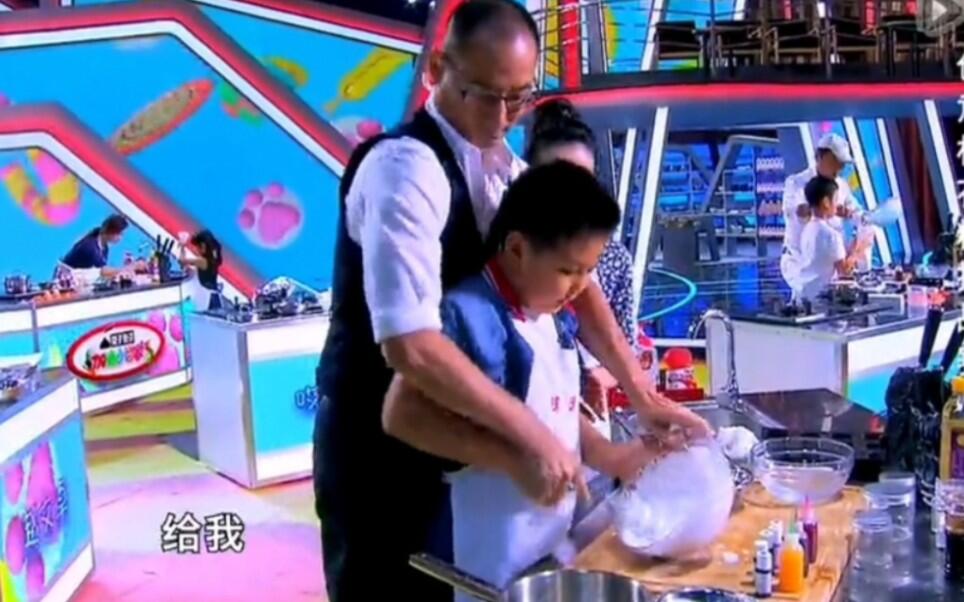 刘一帆教小朋友打蛋现场 - 哔哩哔哩