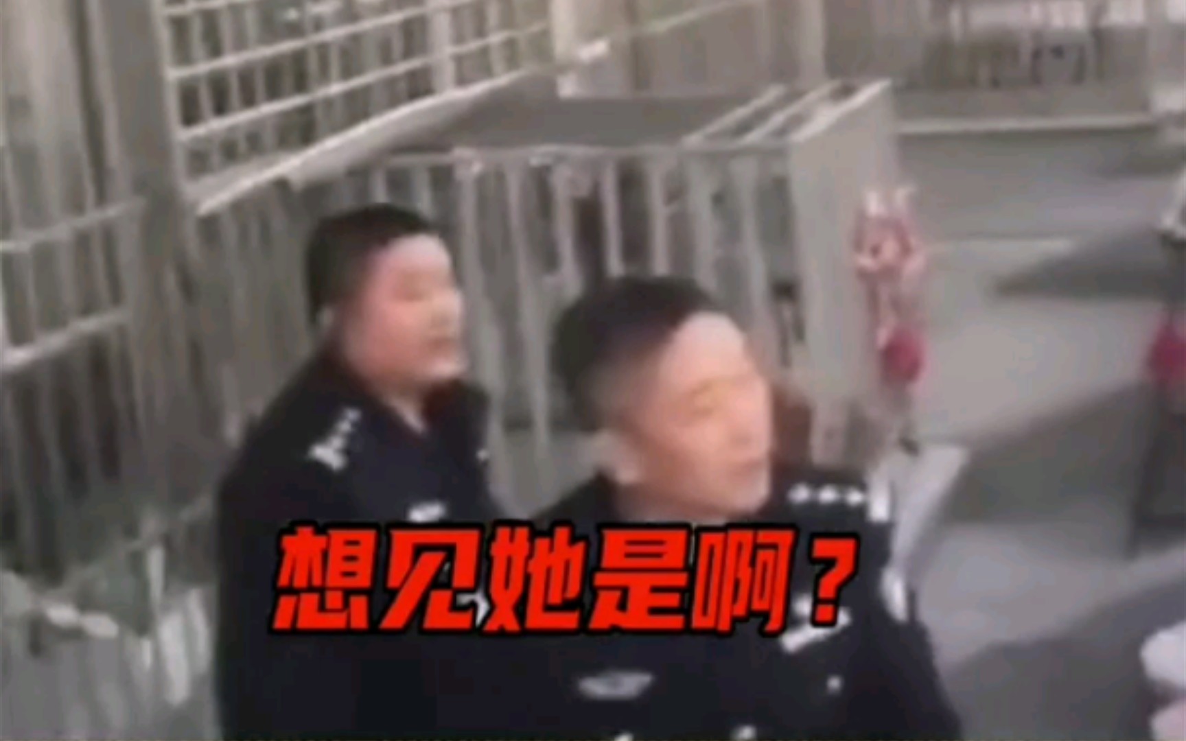 [图]民警劝小伙别跳楼：听伯伯一句劝！娘们儿有的是！