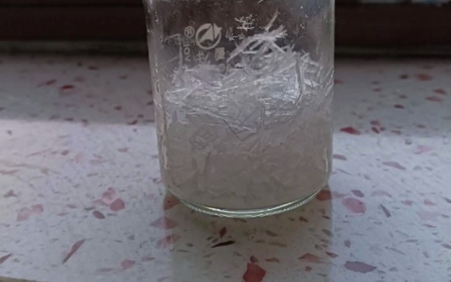 漂亮的硝酸钾晶体