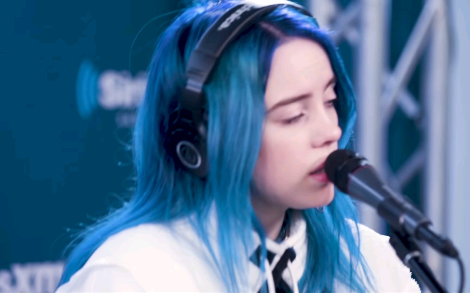 [图]绝了绝了！！18年的蓝发碧梨Billie Eilish -when the party·s over