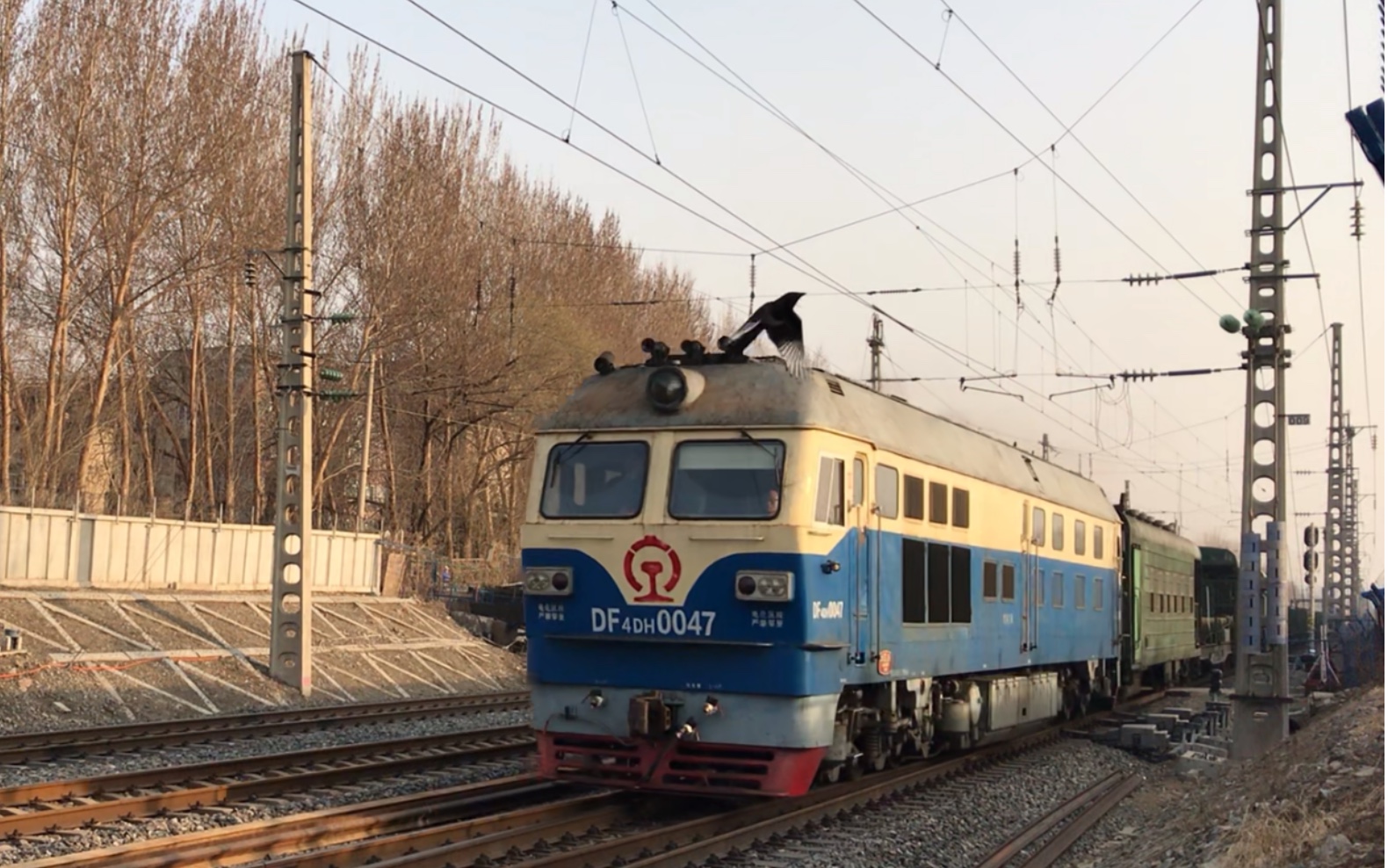 沈山线揽军屯站-于洪站三线区间上行本线沈局吉段df4dh0047牵引57088