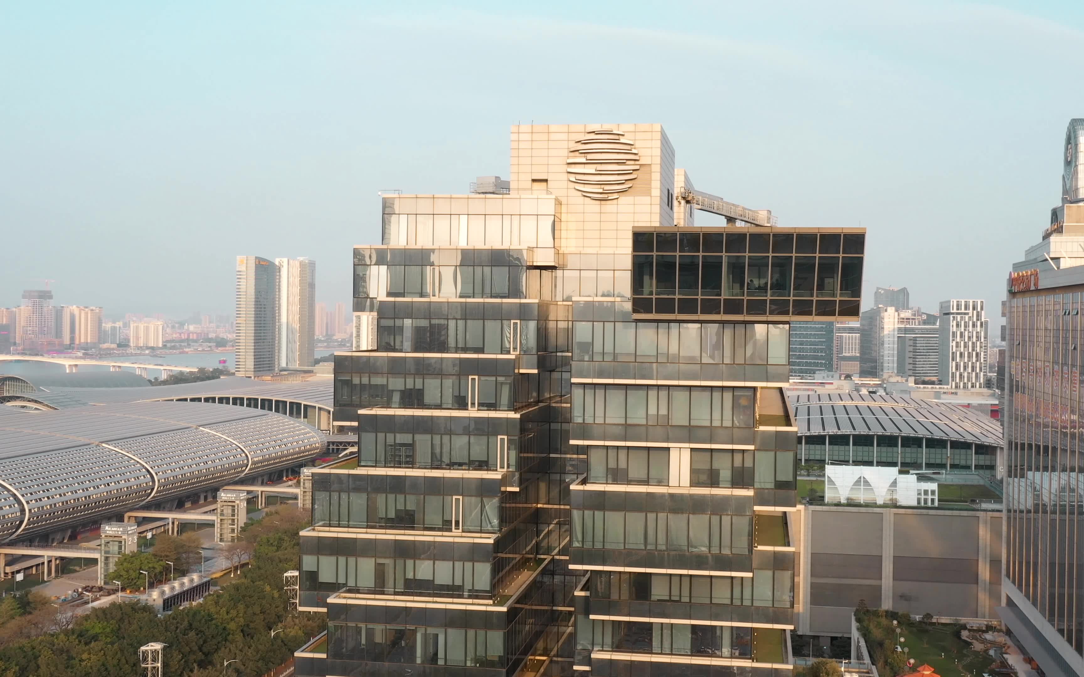 广州奇形怪状建筑之南丰汇大厦