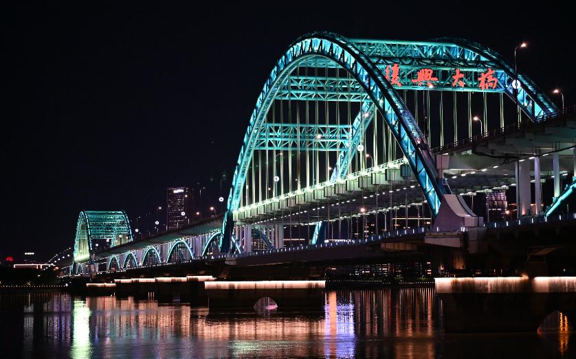 钱塘江边夜景