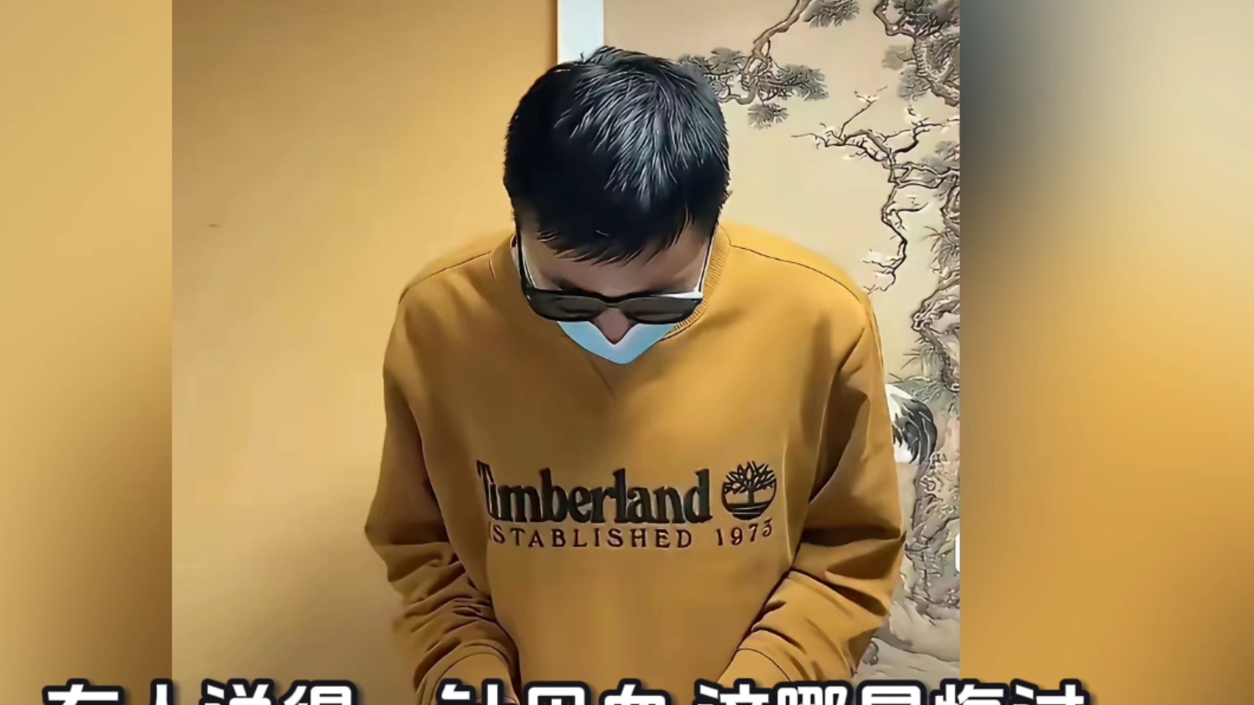 刺痛国人！南京籍留学生在俄罗斯课堂披旭日旗，遮脸道歉不被认可