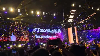 Télécharger la video: 当我在林俊杰演唱会掏出三星s24ultra，一堆朋友问我这是什么手机，怎么拍的这么清楚！我摆摆手，从背包里掏出s23 ultra说给你试试是不是比你那个好。