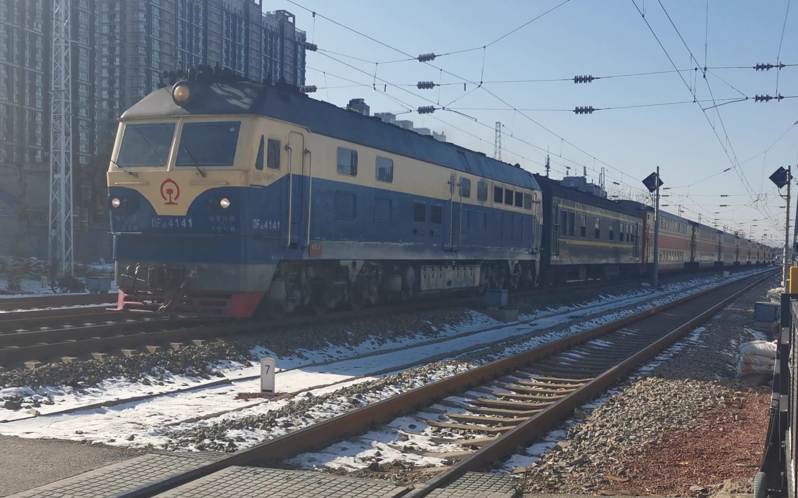 【铁道】原色s25b通过北京水南庄道口_哔哩哔哩 (゜-゜)つロ 干杯