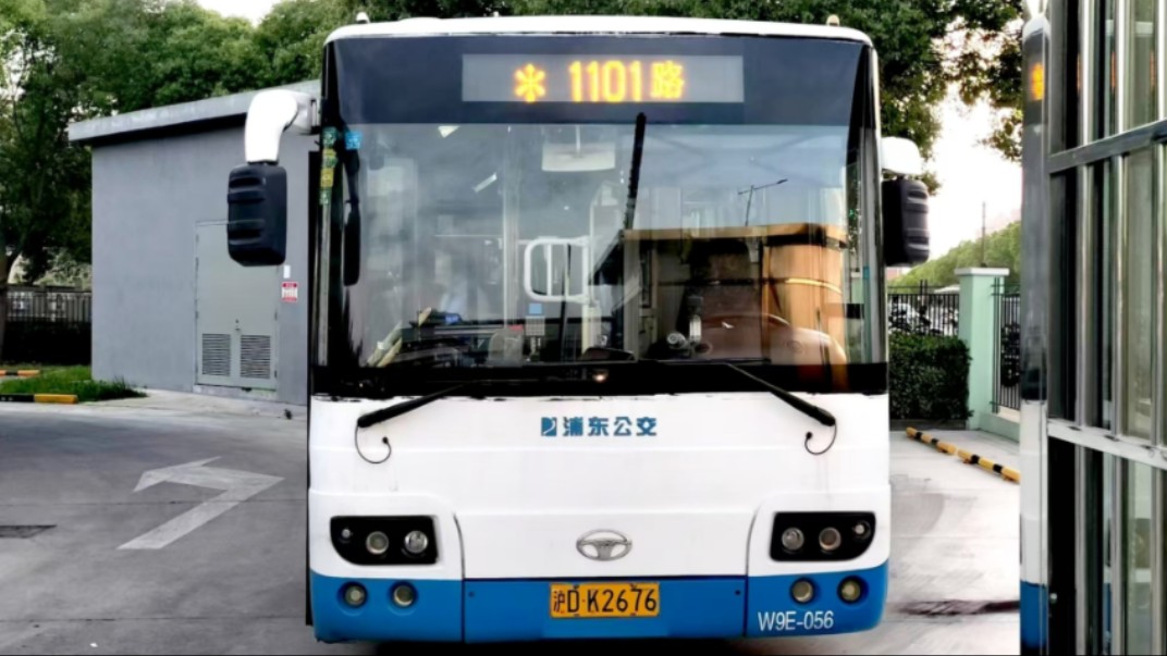 (浦东南汇)上海1101路公交车终点站鹤沙航城地铁站离站(鹤沙航城地铁