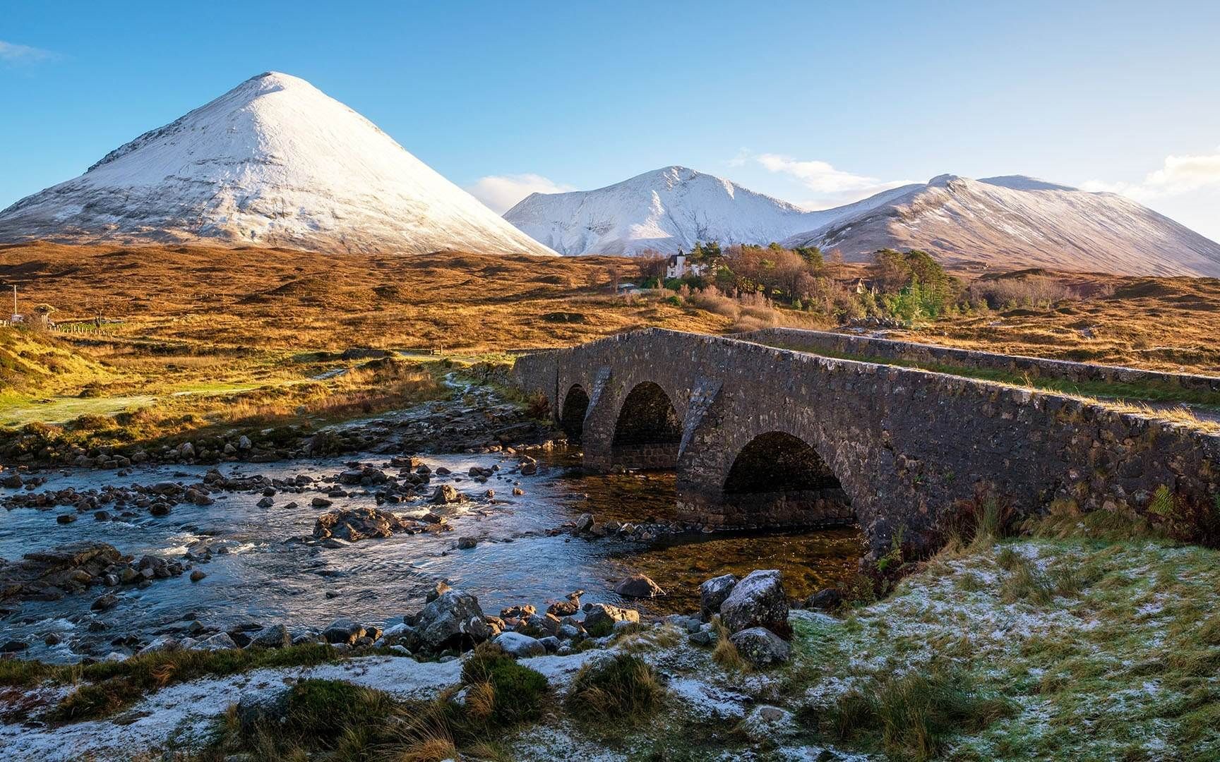 苏格兰斯利格亨老桥(08 tonnaja / moment / getty images)