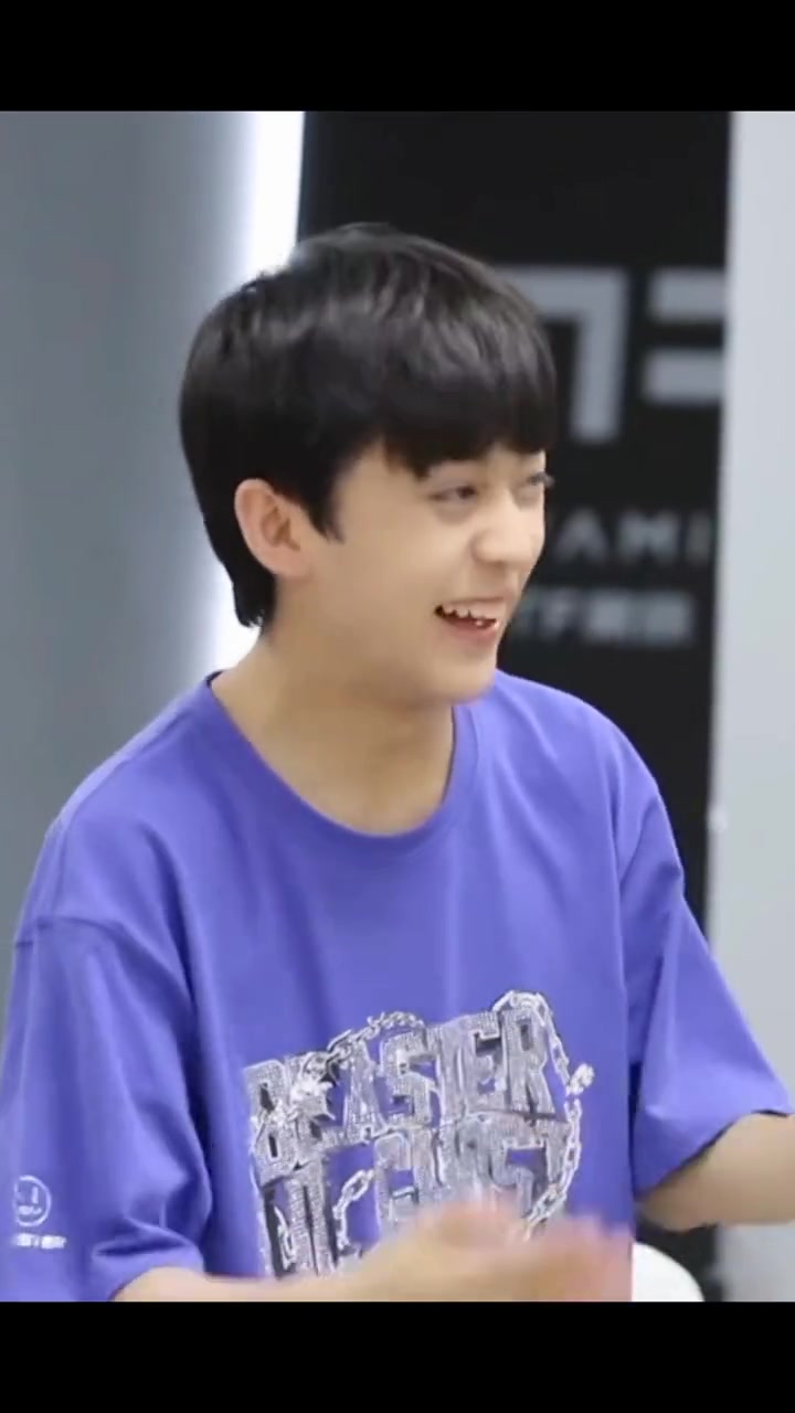 正常的开朗陈天润