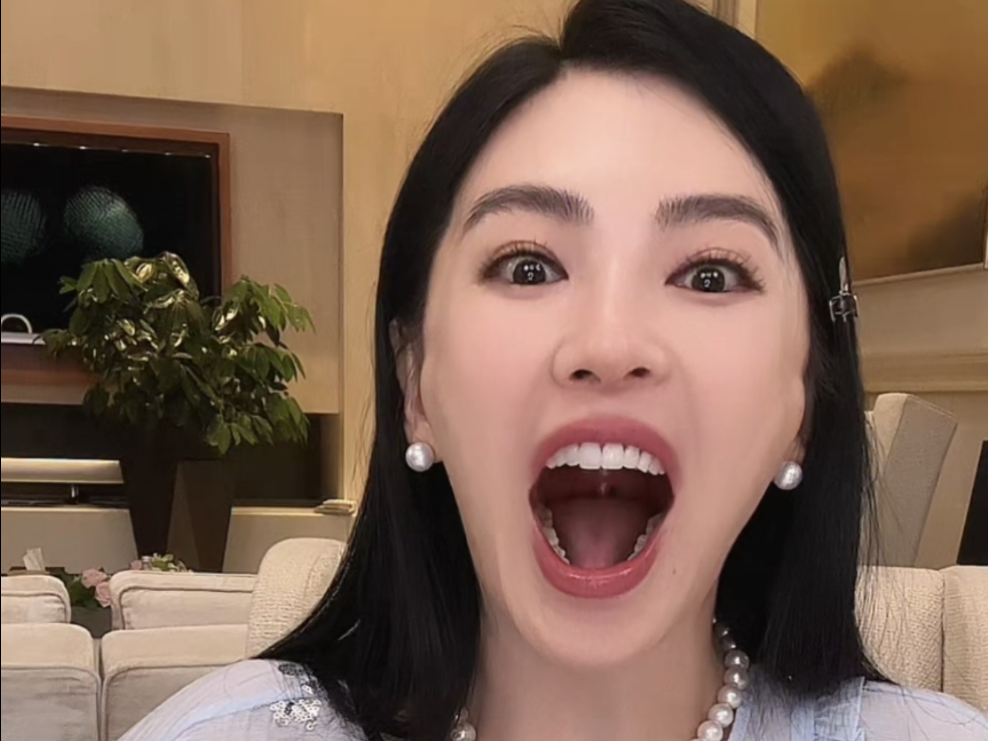 震惊!这是不付费就能学习到的吗,张雨绮带练口部操展示大嘴