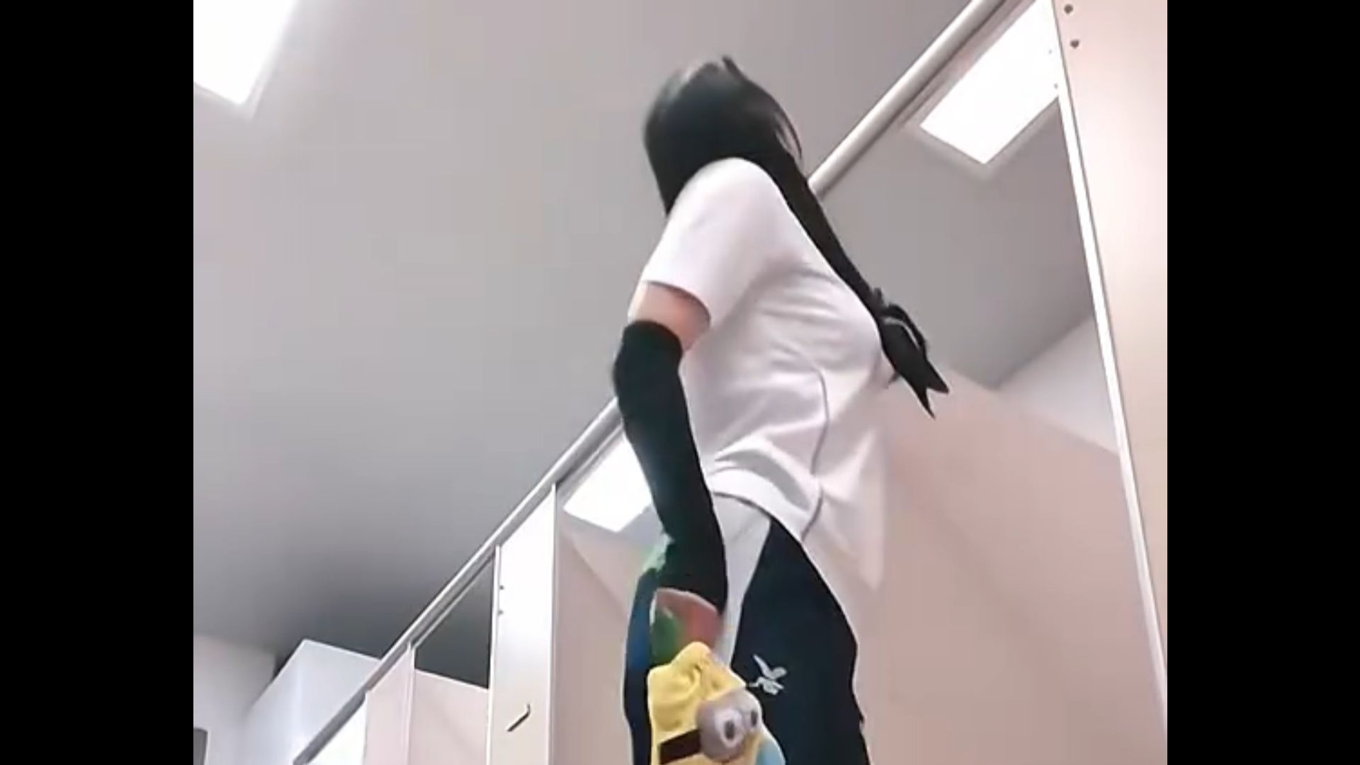 "美女你东西掉了!