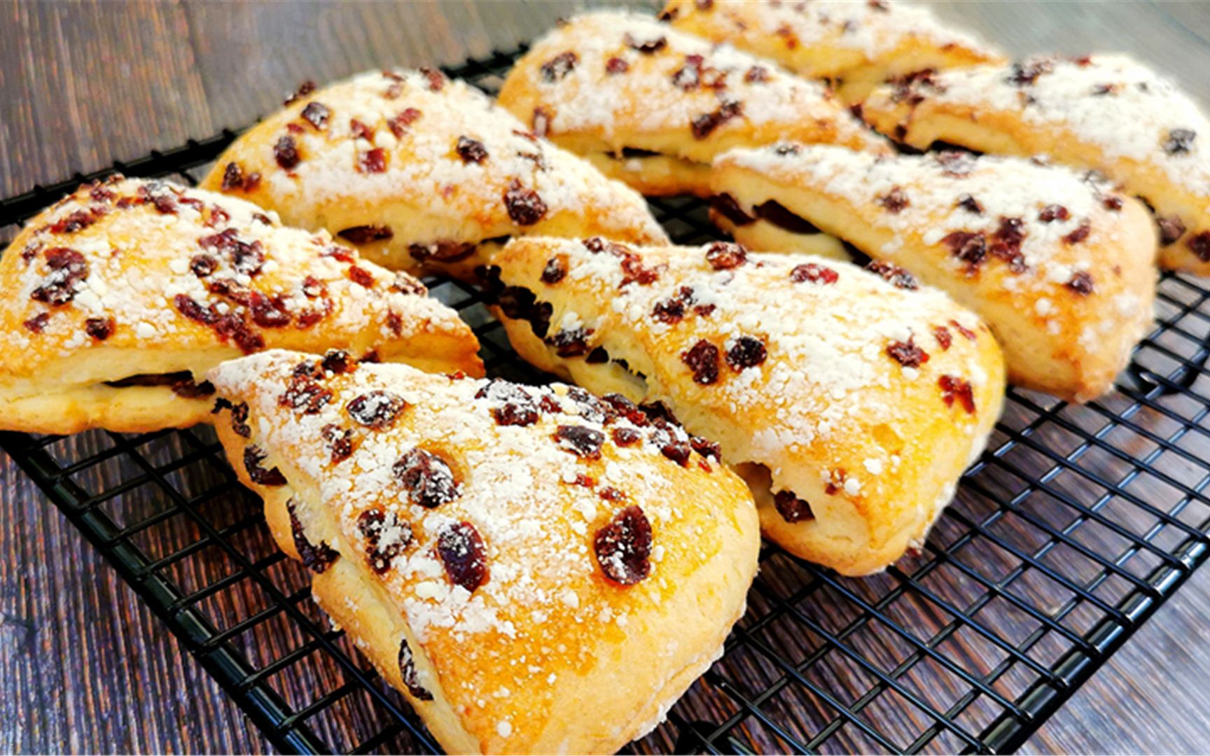 英式快速面包司康配方来了,酥软可口,做法简单,不会翻车哦