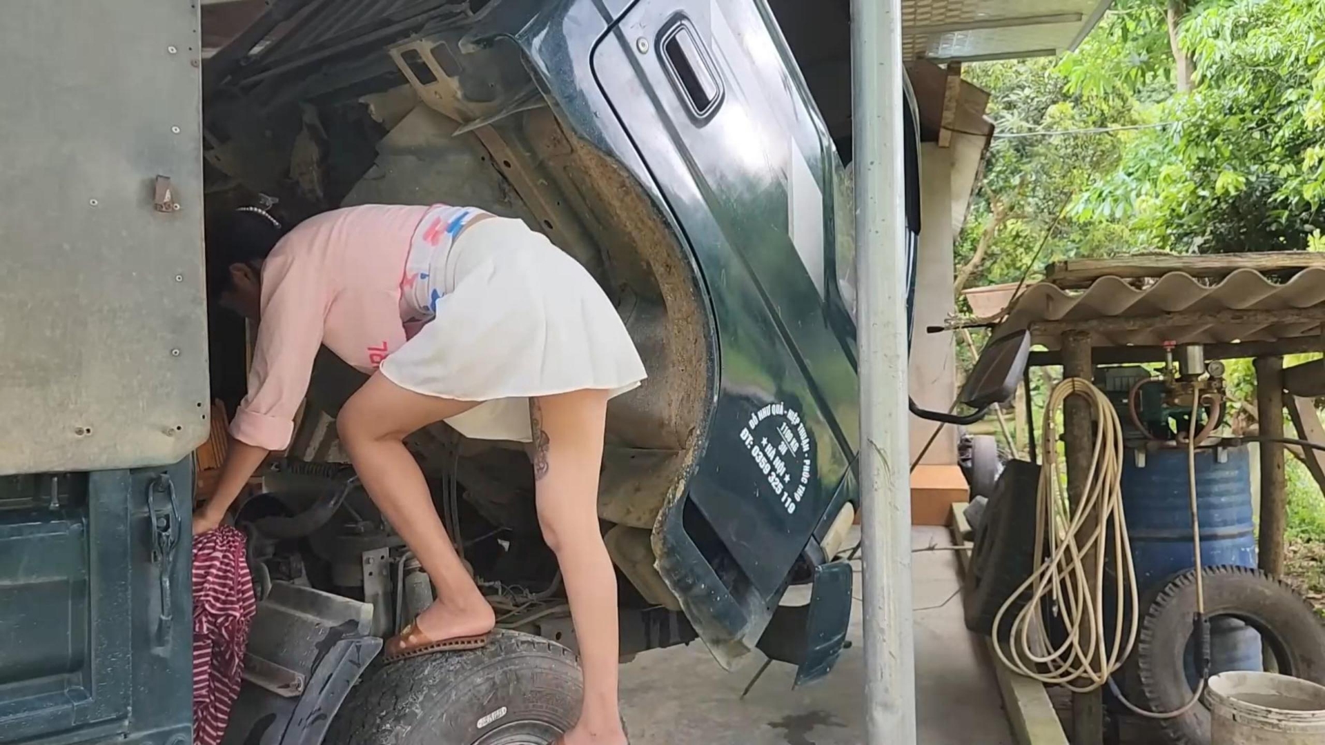 【美女修理工】维修轻卡