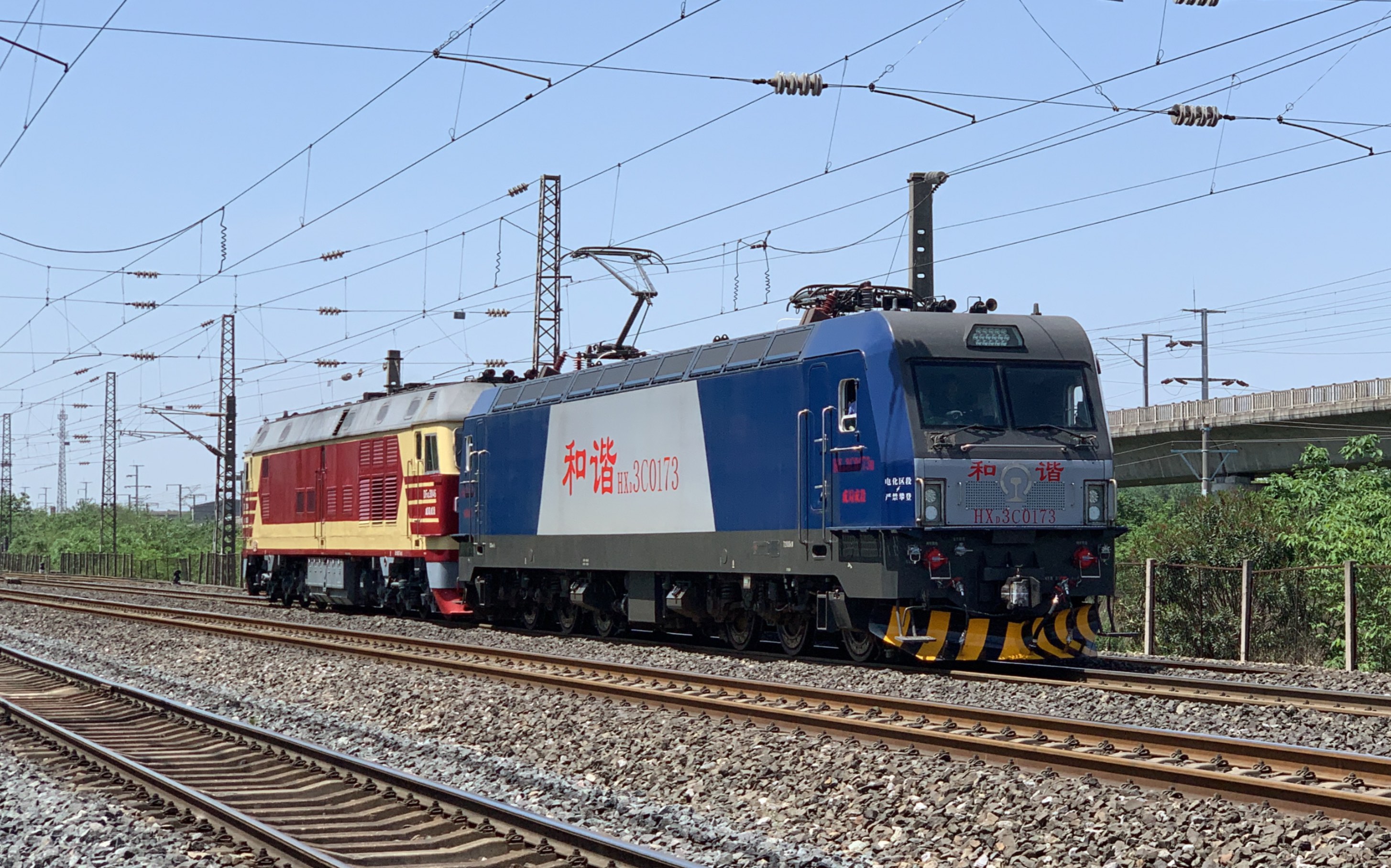 hxd3c0173回送df4d3046上行通过德阳南场(51012次)