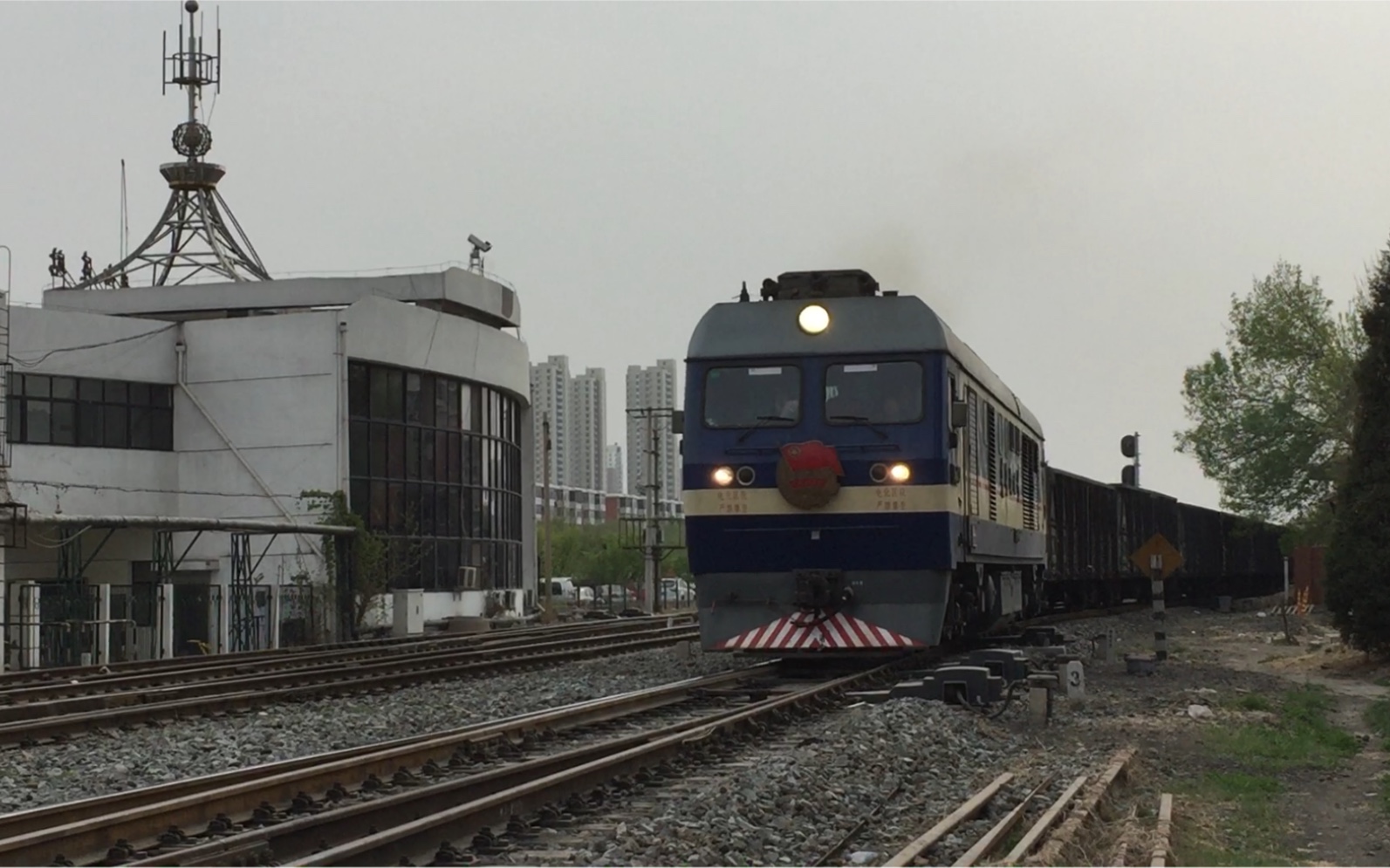 df8b-5223,青年文明號,天津南環鐵路公司,牽引敞車貨列由李港線李七莊