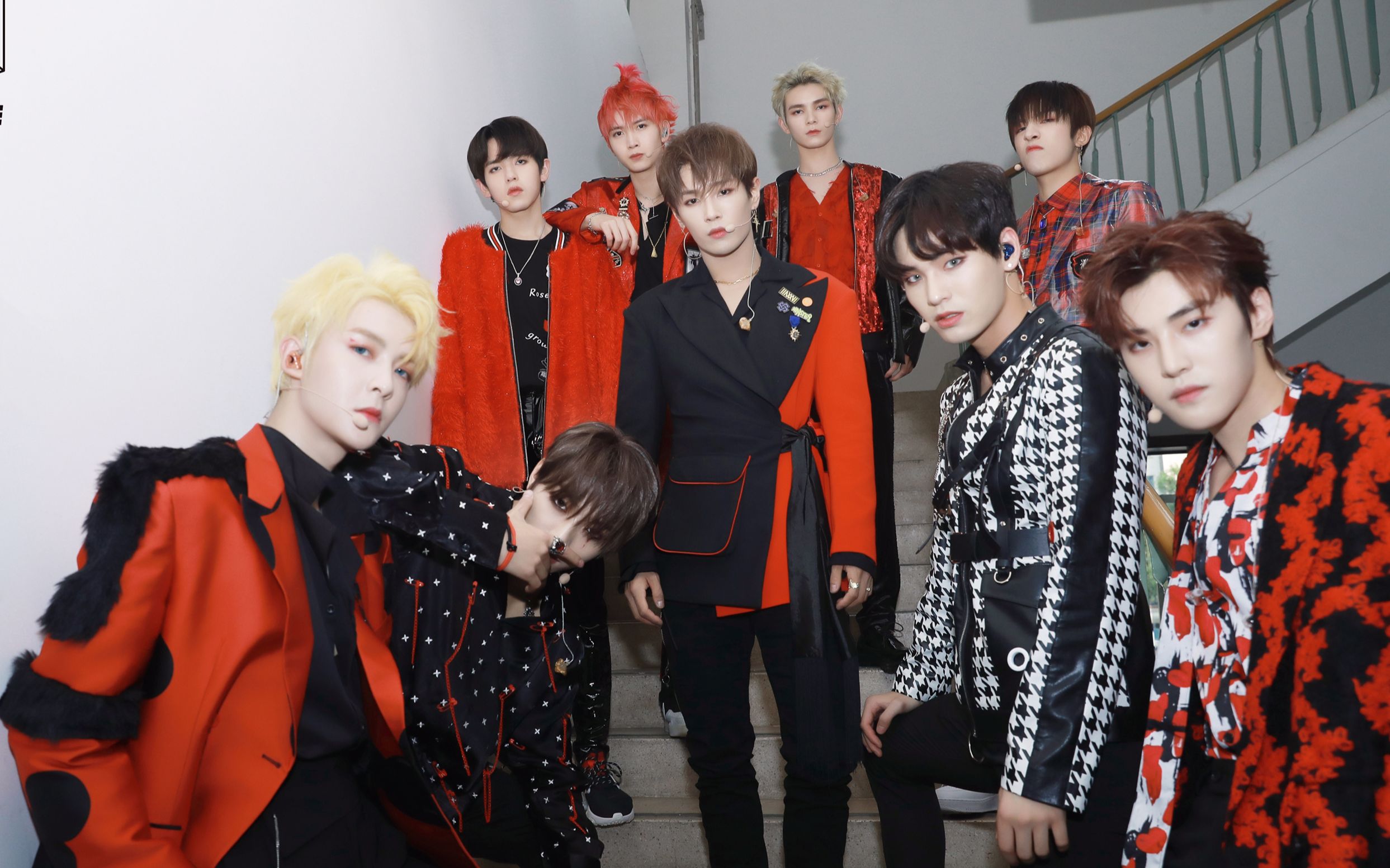 【unine】输出全靠吼的刀群舞?