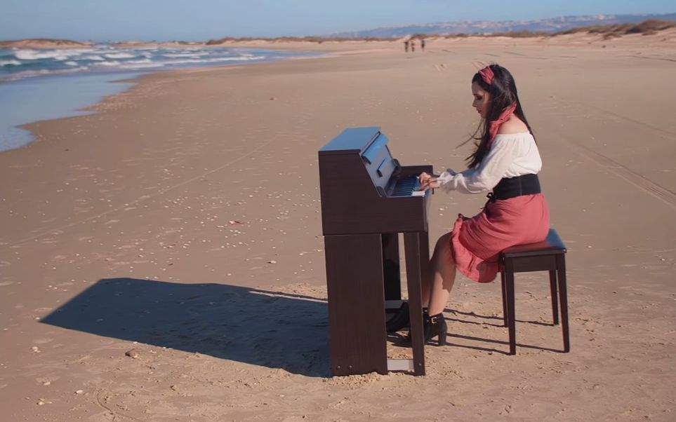 [图]加勒比女海盗 Pirates of the Caribbean (He's a Pirate) Piano Cover