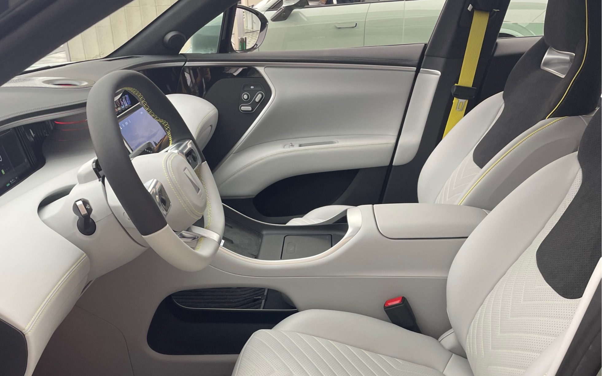 阿维塔11nappa真皮座椅