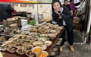 在重庆吃豆花饭，83十个菜和豆花米饭，这顿早餐好丰富