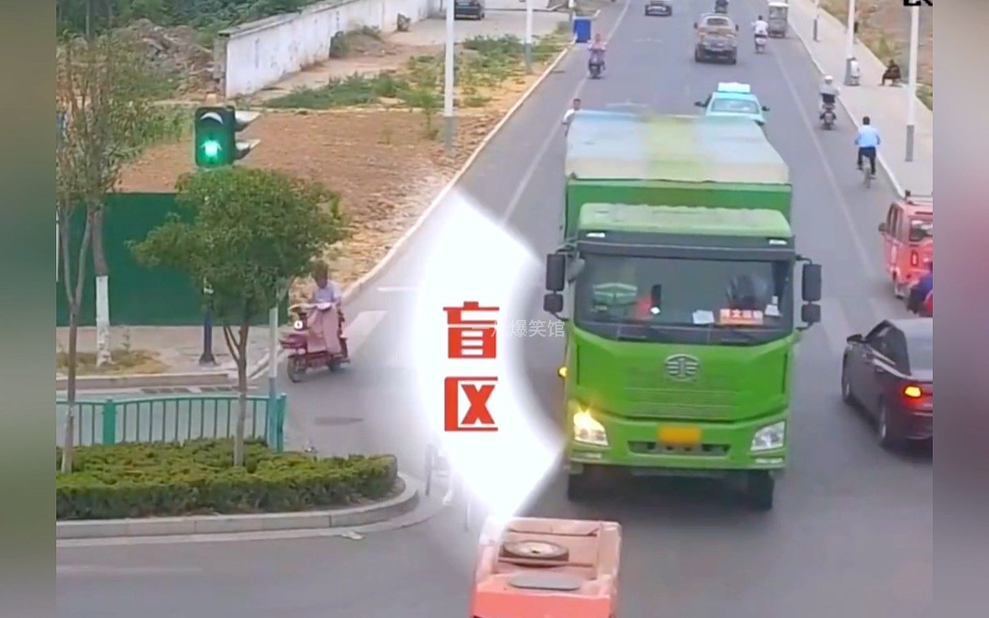 盘点大货车盲区有多危险,看着让人心惊肉跳,骑车一定要注意安全!