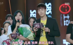 Télécharger la video: 【李承协】戏子第18集客串音乐节目MC 还是大邱男孩没错