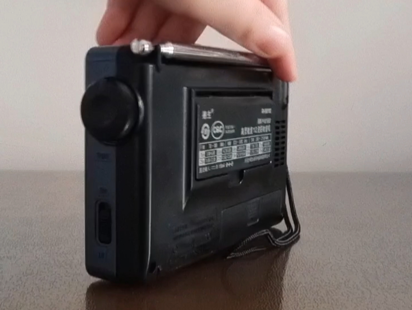 德生r9012收音机旋转1周