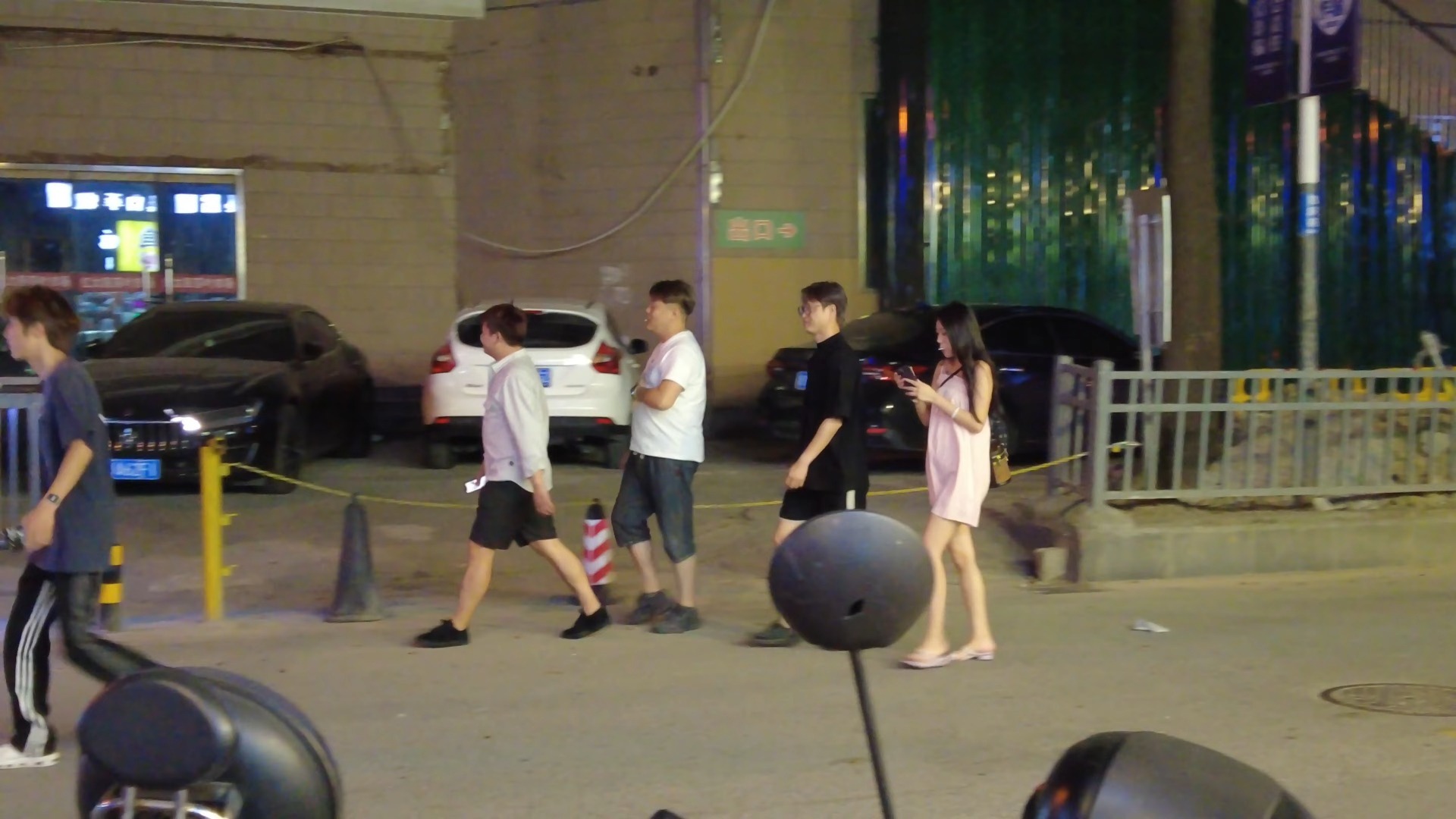 【江苏无锡梁溪区汉昌东街】酒吧街