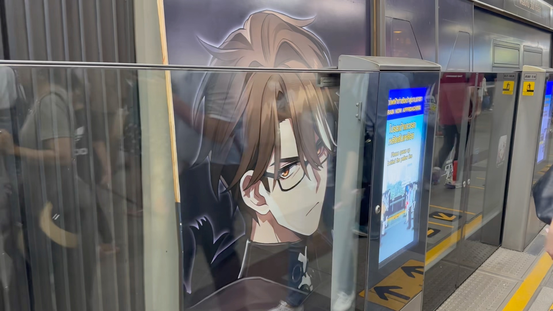 真61星穹铁道!曼谷bts天车车身崩铁广告,接车组全员上车!