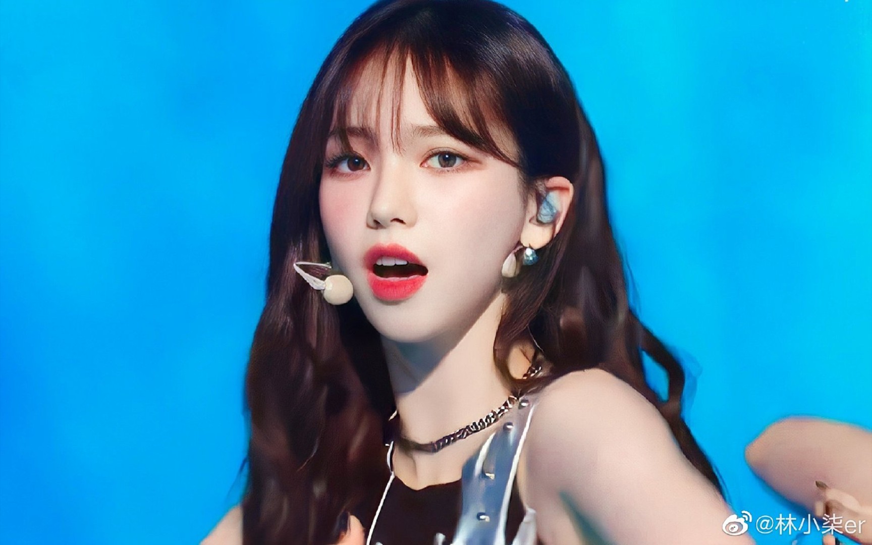 "她很一般既不是主舞也不是门面,抢担抢到她头上