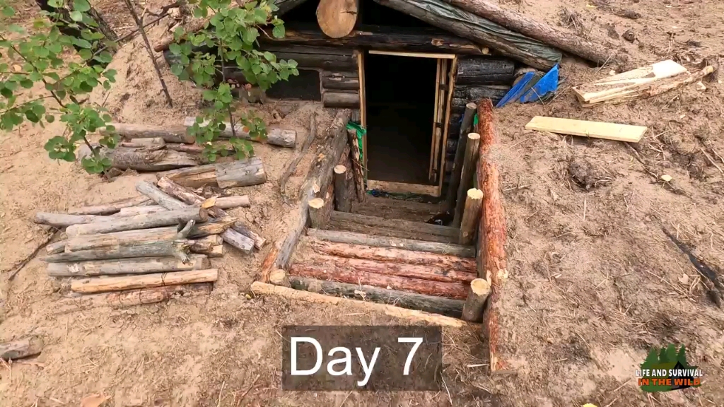 [图]One hitter DUGOUT. Shelf, thermometer, beautiful kettle, fried chicken.