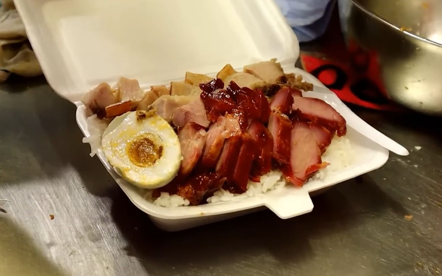 香港人爱吃盒饭的秘密找到了,看了这份烧腊碟头饭,我瞬间就秒懂