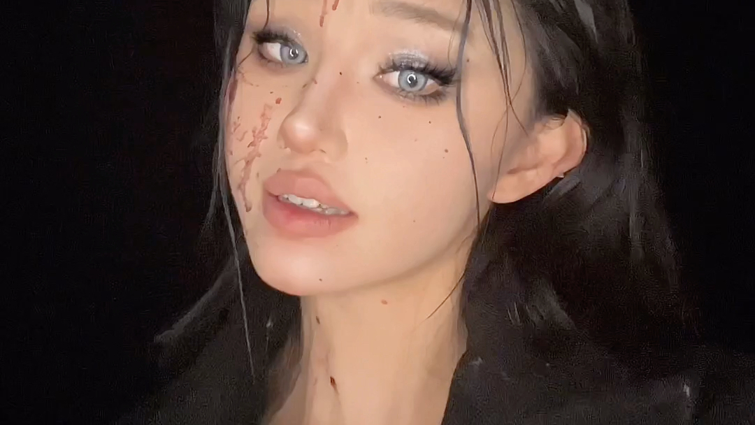 病娇疯批烟熏妆