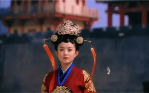 Video herunterladen: 这一路走来，赔了那么多条命进去，她怎么会不变呢，大概这就是成长的代价吧