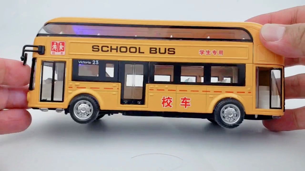 金属双层巴士校车合金公交车带语音声光开门玩具车仿真巴士回力车
