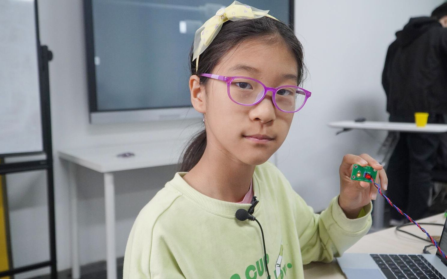 我的第一块pcb电路板 朱雨欣(四年级)