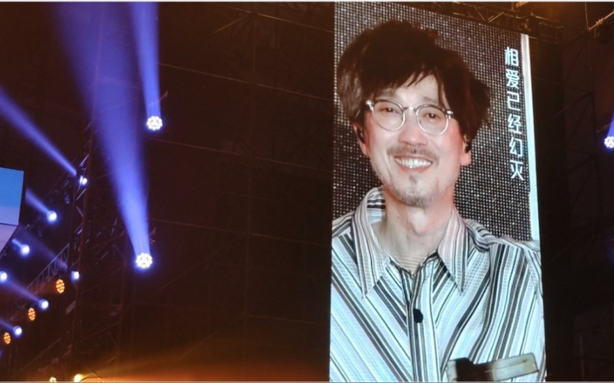 周传雄念念不忘武汉巡回演唱会,黄昏,万人大合唱